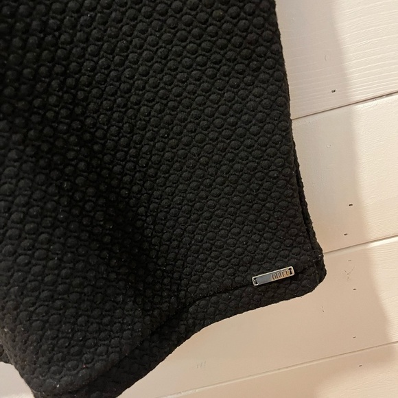 INNÉE 3x Black sleeveless top with a subtle honeycomb - Picture 6 of 7